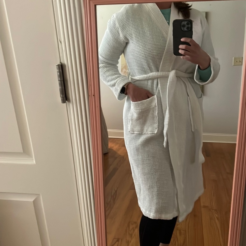 COYUCHI Waffle Robe - White small/medium organic cotton - Picture 6 of 16